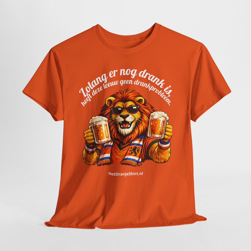 Zolang er nog drank is, heeft deze leeuw geen drankprobleem.
